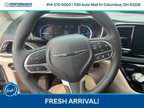 2024 Chrysler Pacifica Plug-In Hybrid Select