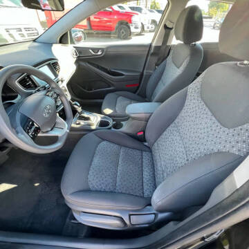 2017 Hyundai Ioniq Hybrid Blue