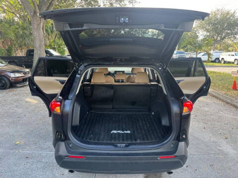 2020 Toyota RAV4 Hybrid LE