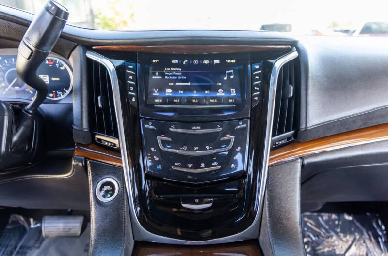 2017 Cadillac Escalade Luxury