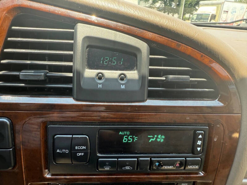 2002 Nissan Pathfinder LE