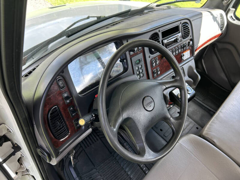 2019 Freightliner Business class M2