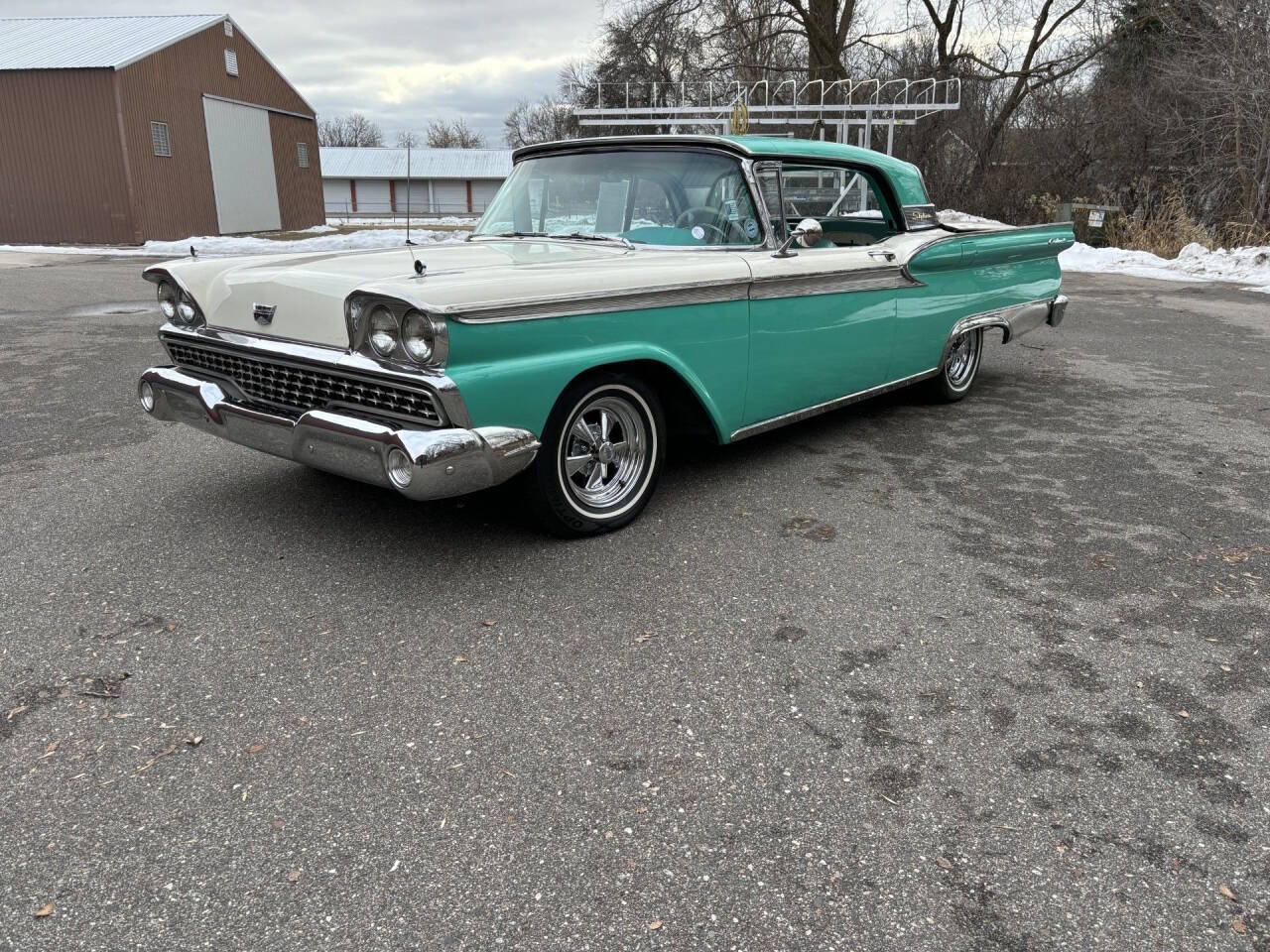 1959 Ford Skyliner 2