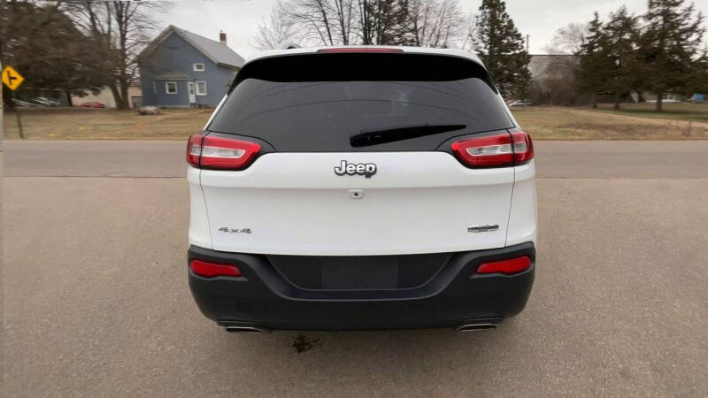 2017 Jeep Cherokee Latitude photo 4