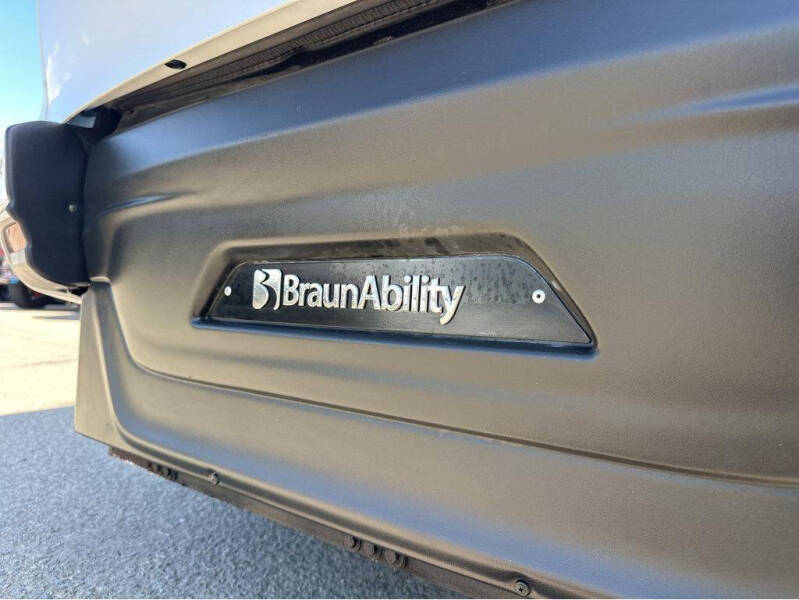 2024 Chrysler Pacifica Touring