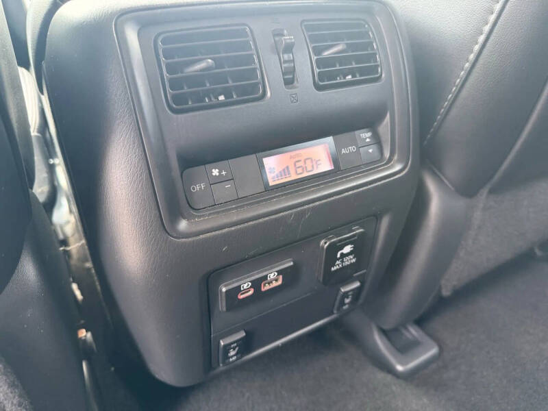 2020 Nissan Pathfinder SL