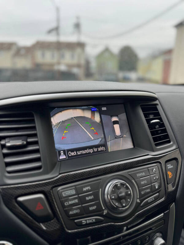 2020 Nissan Pathfinder SL