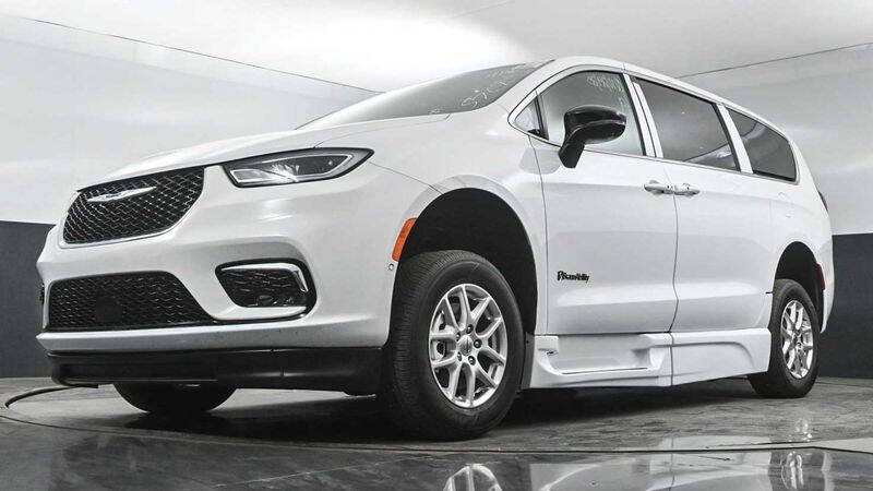 2025 Chrysler Pacifica Select