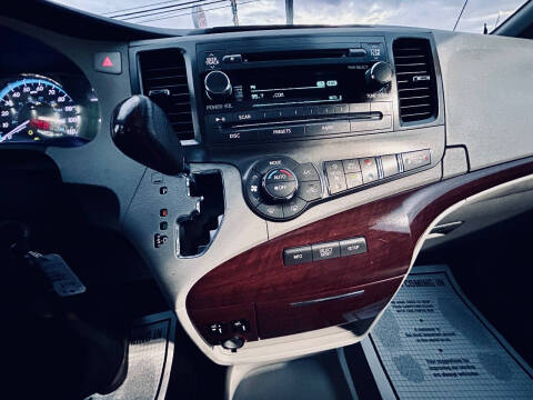 2013 Toyota Sienna XLE Mobility 7-Passenger