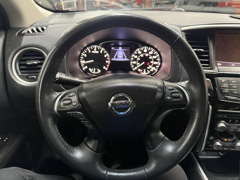 2017 Nissan Pathfinder SV