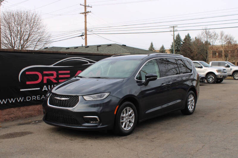 2021 Chrysler Pacifica for sale at Dream Auto Group in Shelby Township MI