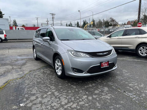 2017 Chrysler Pacifica Touring-L Plus