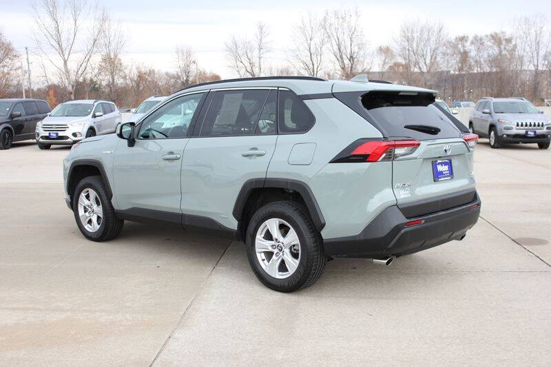 2020 Toyota RAV4 Hybrid XLE