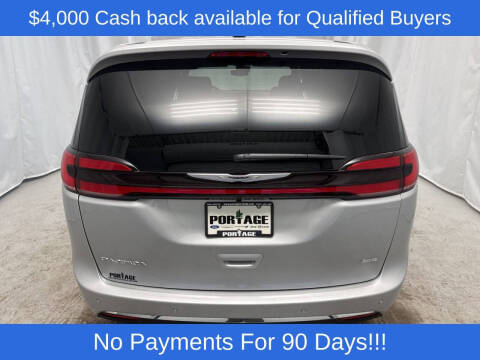 2026 Chrysler Pacifica Select