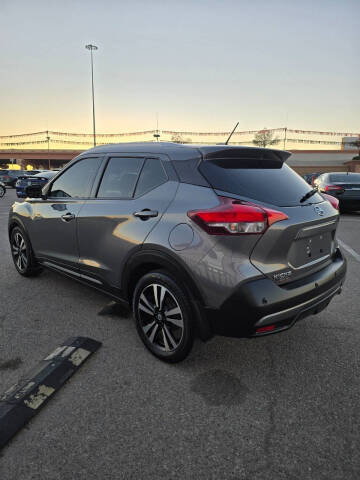 2020 Nissan Kicks SR