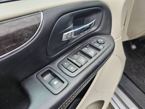 2016 Chrysler Town and Country Touring