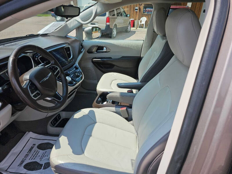 2017 Chrysler Pacifica Touring-L