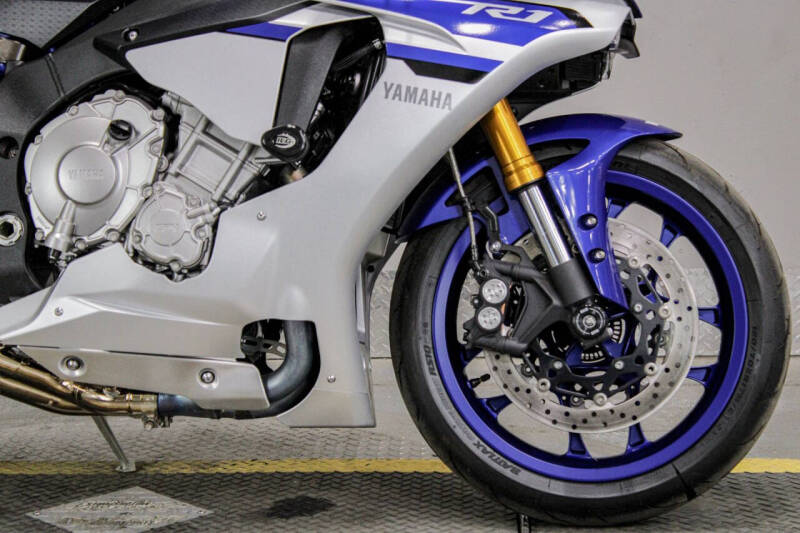 2016 Yamaha YZF-R1