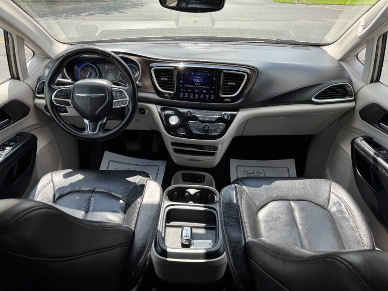 2017 Chrysler Pacifica Touring-L