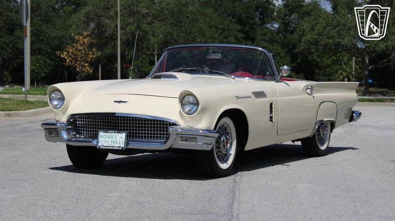 1957 Ford Thunderbird