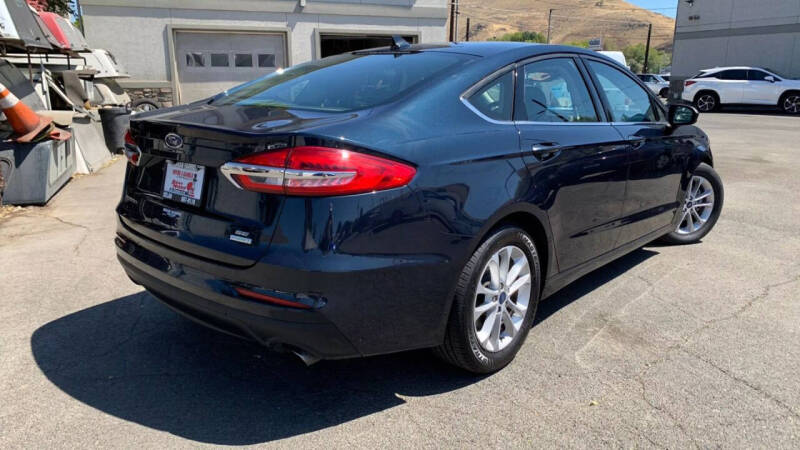 2020 Ford Fusion SE