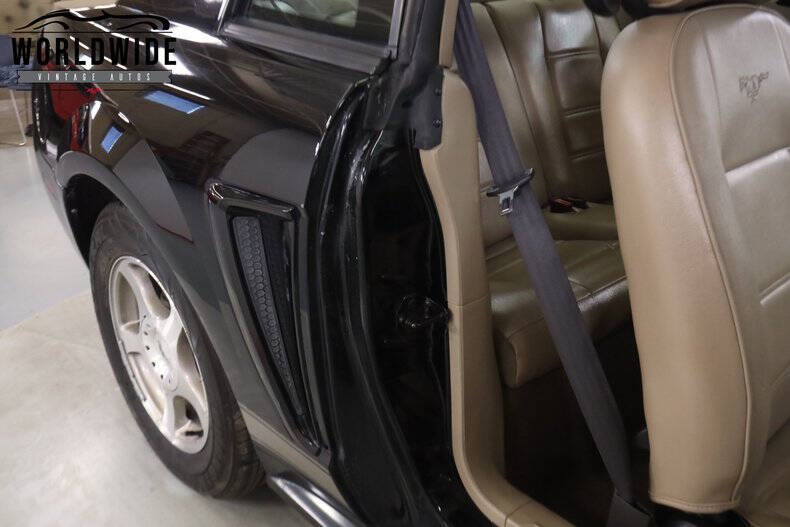 2004 Ford Mustang