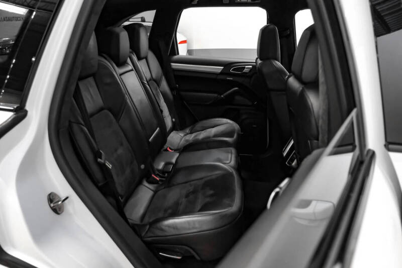 2014 Porsche Cayenne GTS
