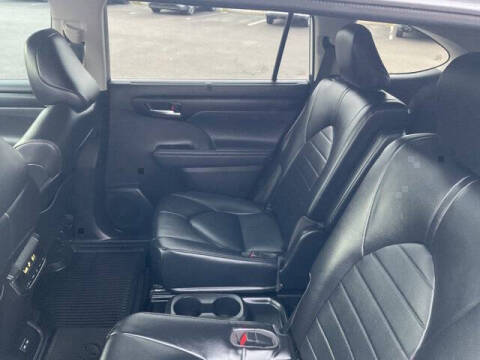 2022 Toyota Highlander Hybrid XLE