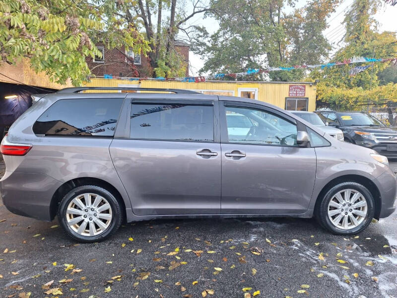 2016 Toyota Sienna XLE 8-Passenger