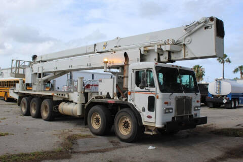 2005 Peterbilt 320