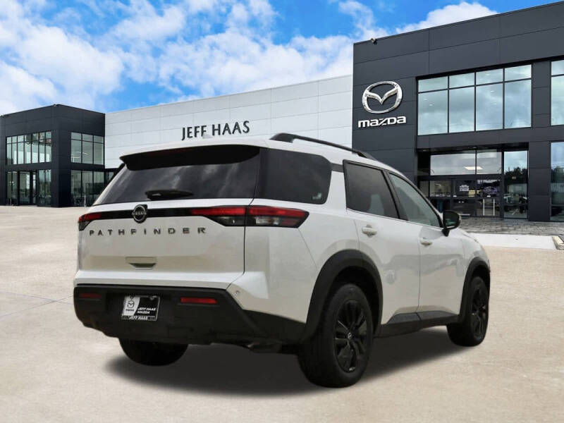 2025 Nissan Pathfinder SV