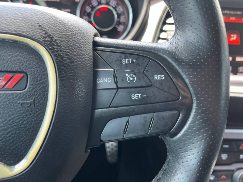 2015 Dodge Challenger R/T Shaker