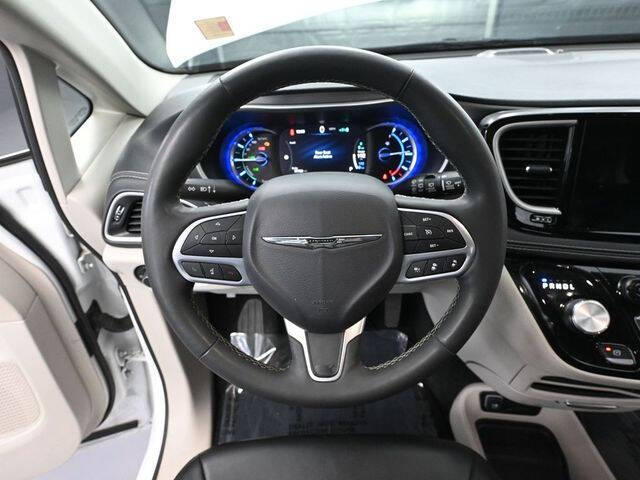 2023 Chrysler Pacifica Plug-In Hybrid Touring L