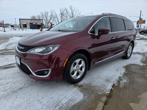 2017 Chrysler Pacifica Touring-L Plus