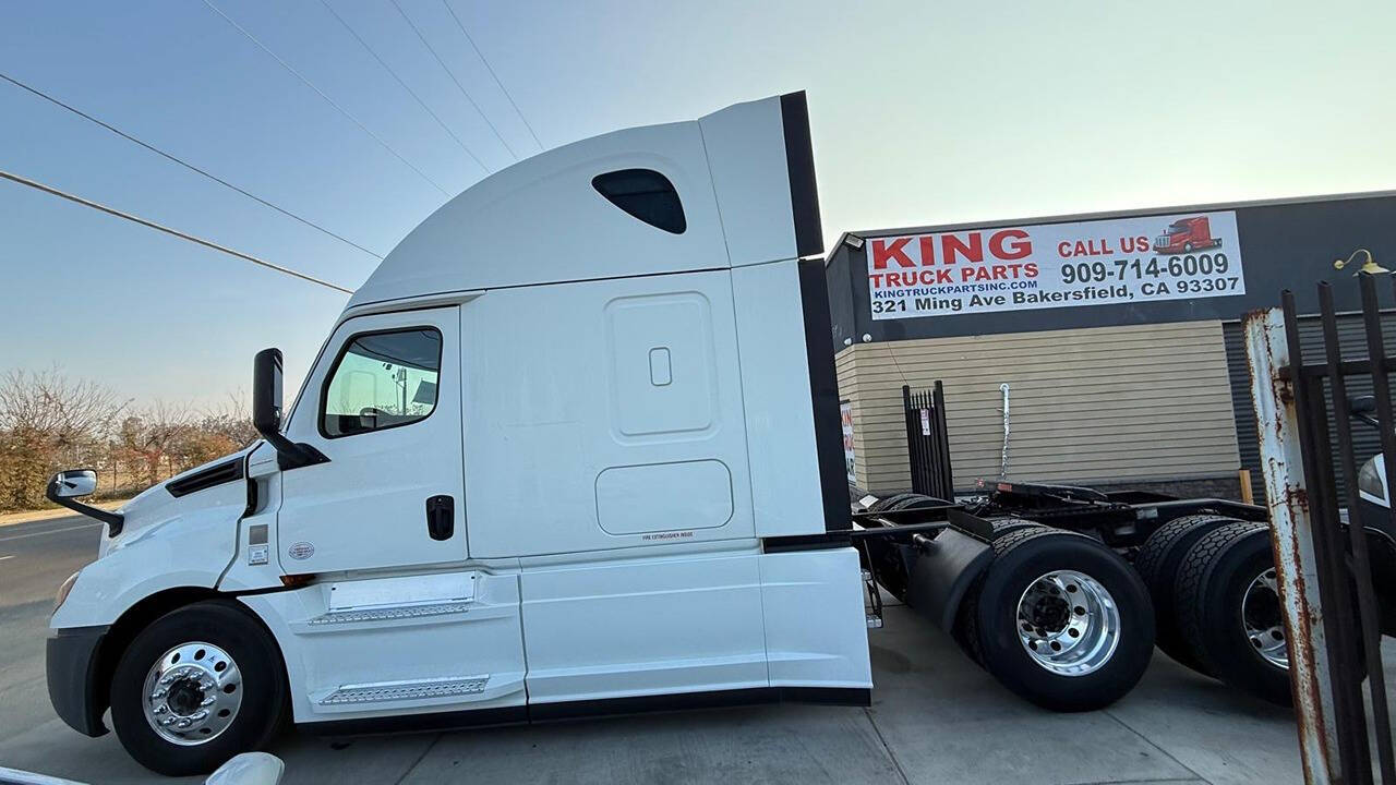 2020 Freightliner Cascadia for sale at KING TRUCK TRAILER SALES in Bakersfield, CA