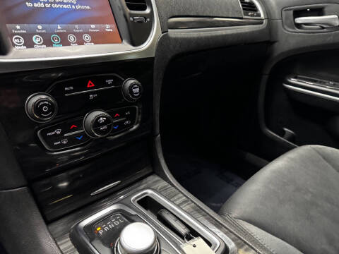 2020 Chrysler 300 Touring