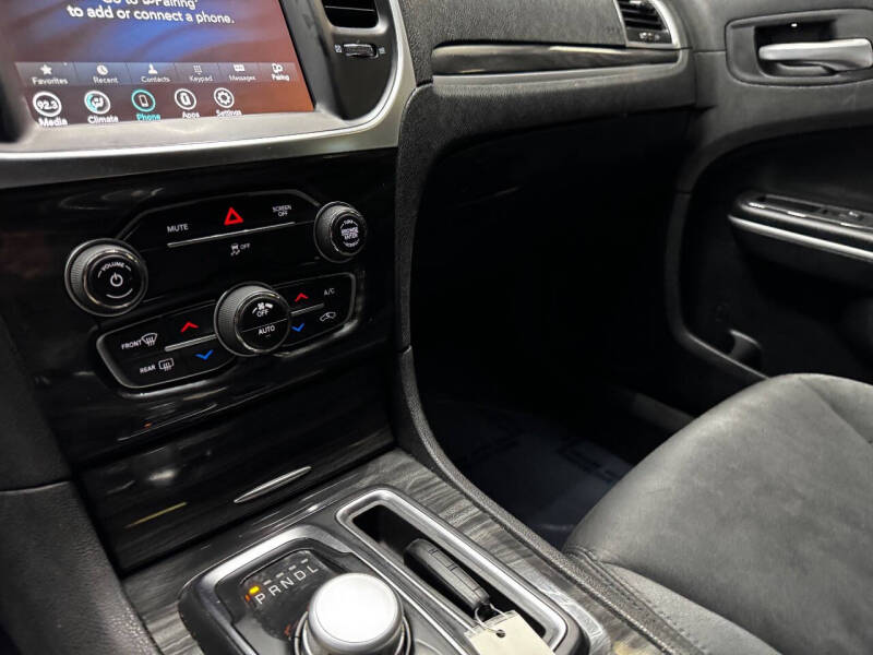 2020 Chrysler 300 Touring