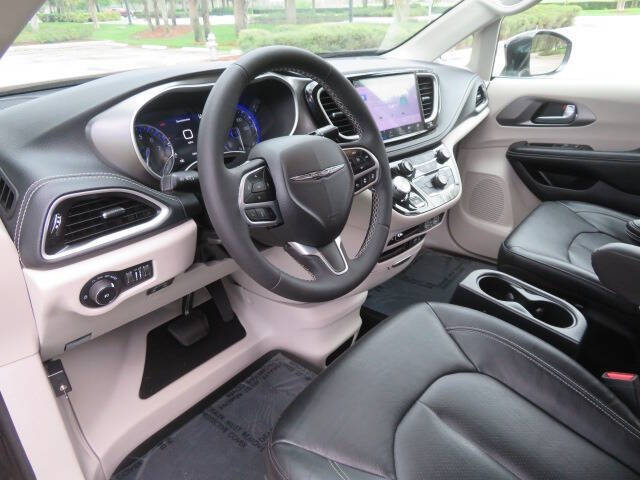 2022 Chrysler Pacifica Touring L