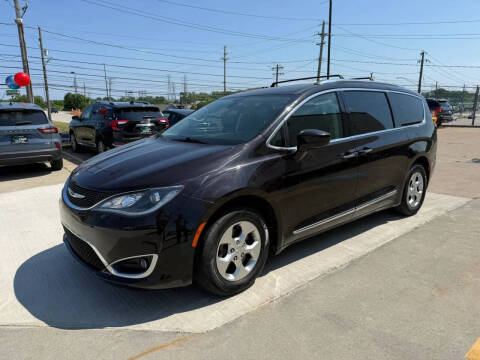 2017 Chrysler Pacifica Touring-L Plus