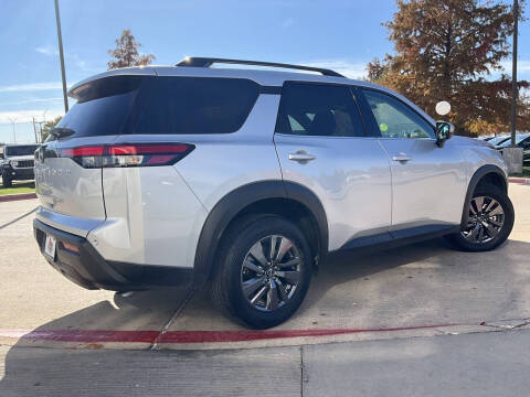 2025 Nissan Pathfinder SV