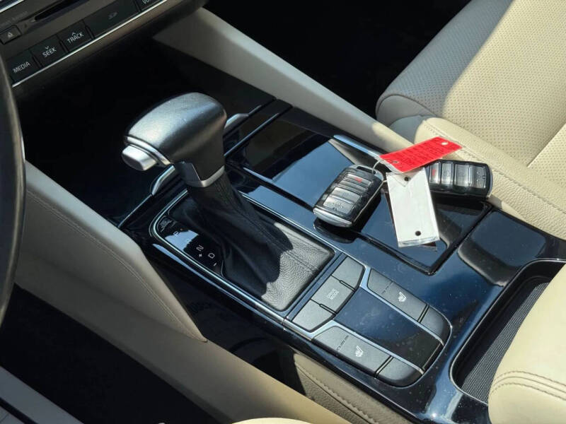 2017 Kia Cadenza Premium