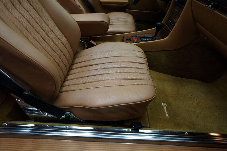 1986 Mercedes-Benz 560-Class 560 SL