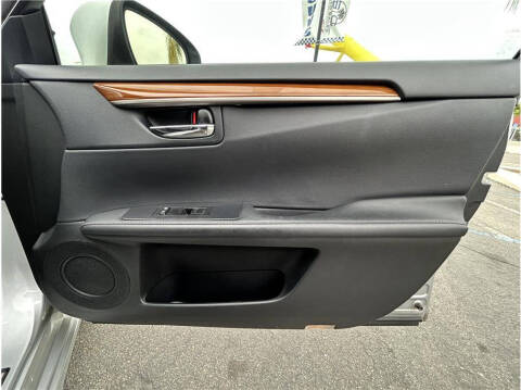 2013 Lexus ES 300h