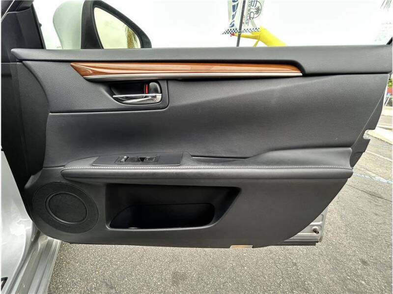 2013 Lexus ES 300h