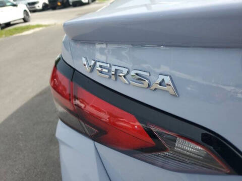 2025 Nissan Versa SR