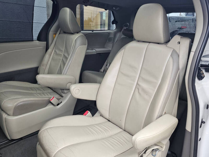 2014 Toyota Sienna Limited 7-Passenger