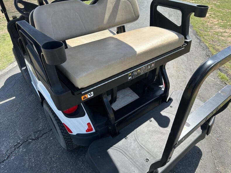 2018 E-Z-GO Valor