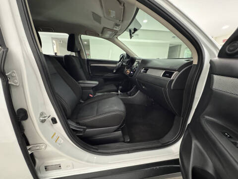 2016 Mitsubishi Outlander ES