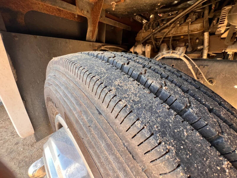 2005 Workhorse Hurricane