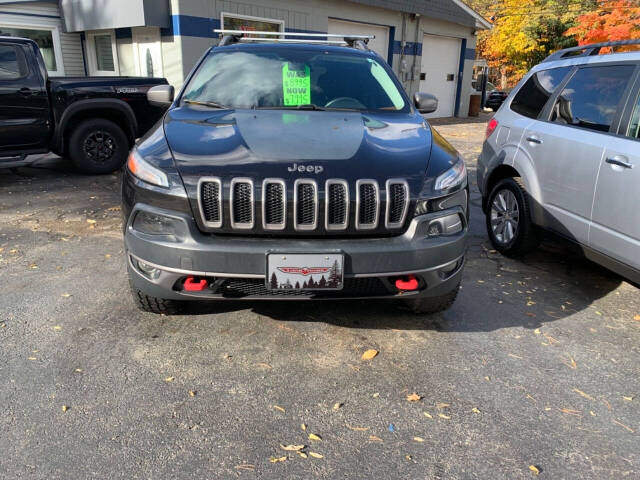 2014 Jeep Cherokee for sale at Chuckie Bizzarro's Fleetwing Auto in Erie, PA